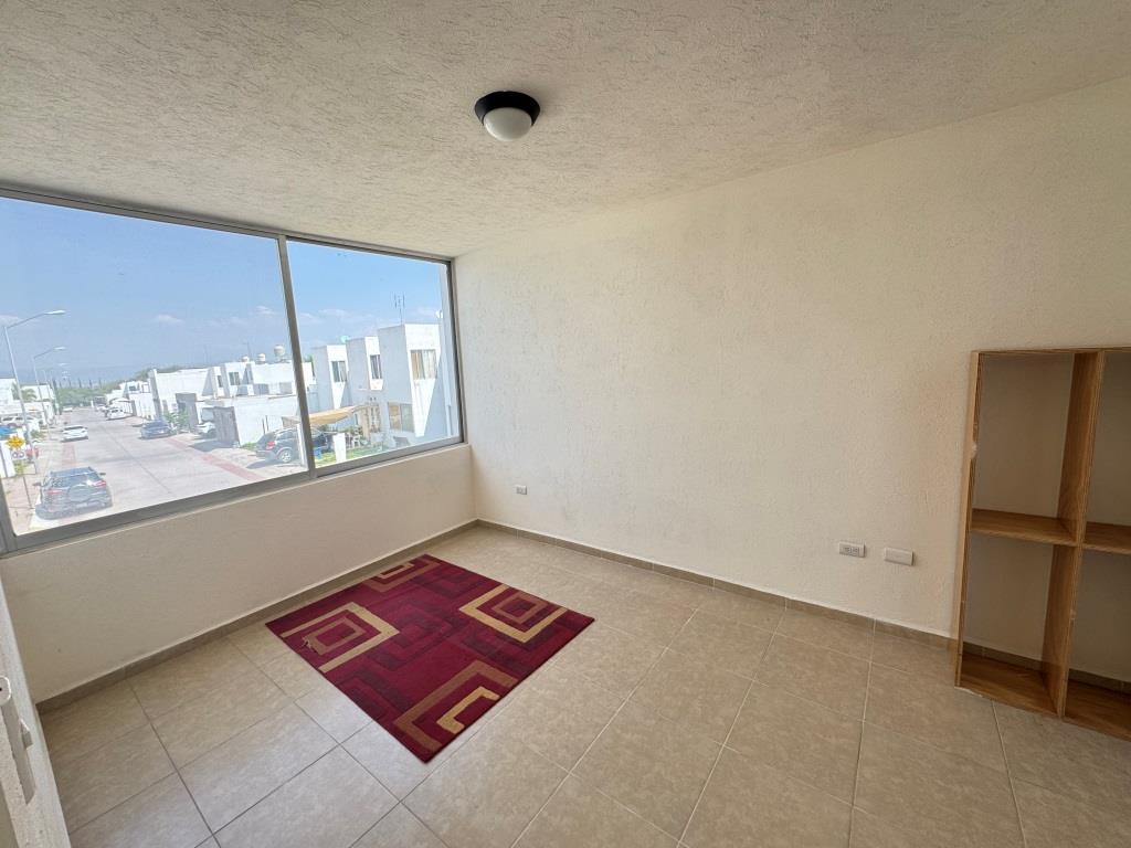 Casa con terreno excedente 