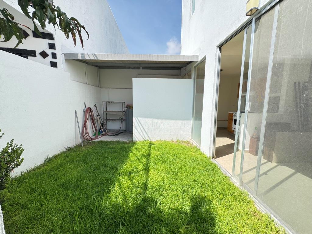 Casa con terreno excedente 