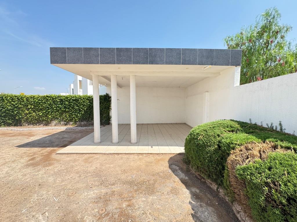 Casa con terreno excedente 