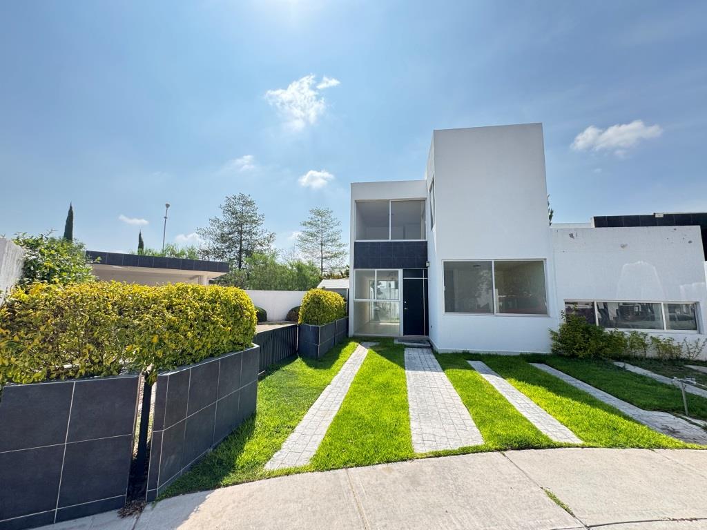 Casa con terreno excedente 