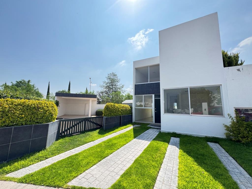 Casa con terreno excedente 