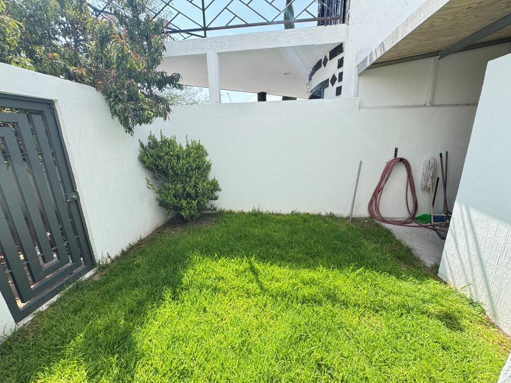 Casa con terreno excedente 
