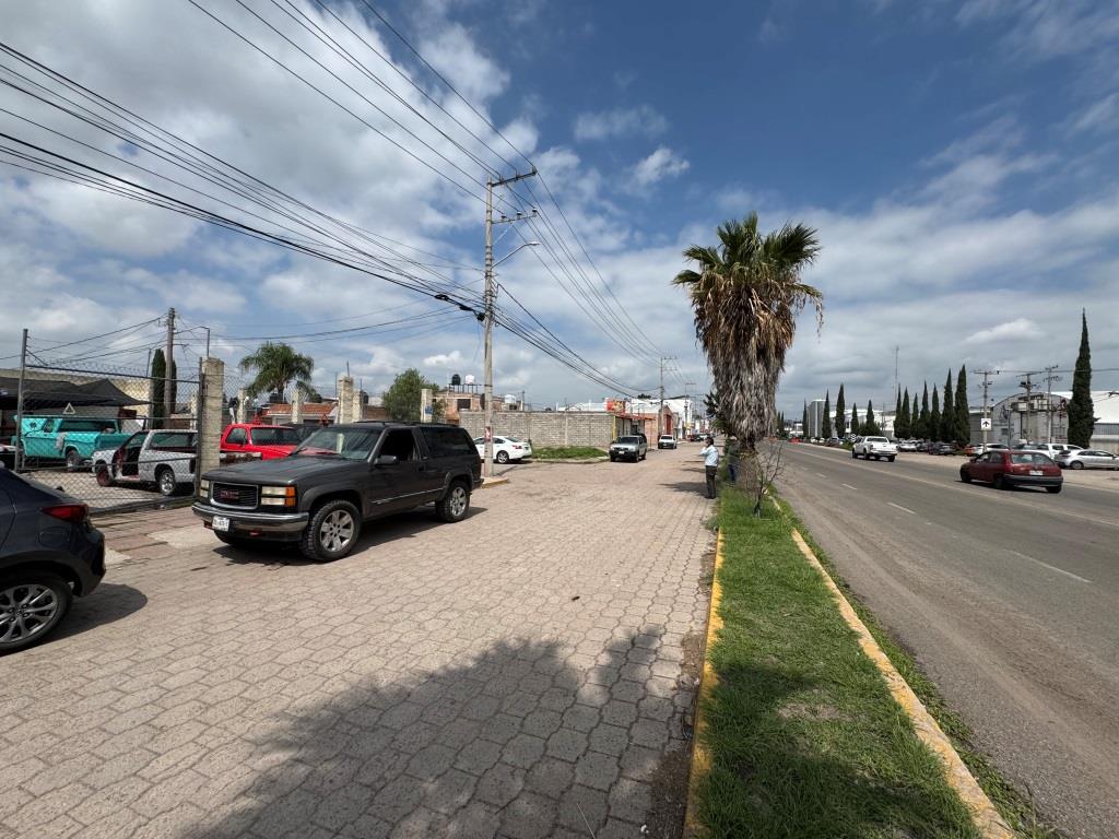 Propiedad comercial sobre Av Principal