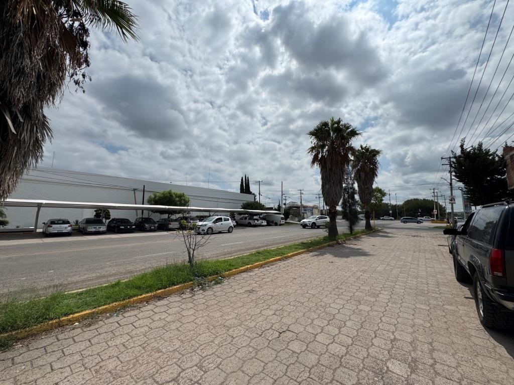 Propiedad comercial sobre Av Principal