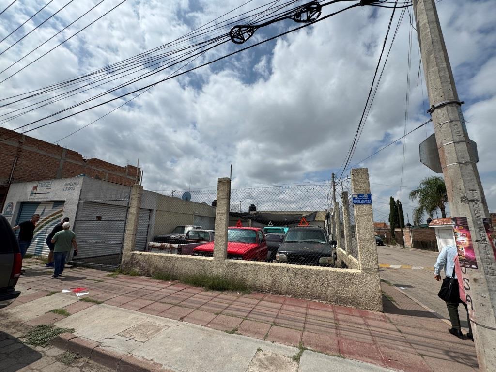 Propiedad comercial sobre Av Principal