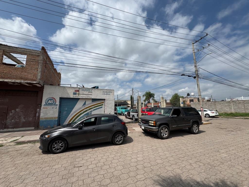 Propiedad comercial sobre Av Principal