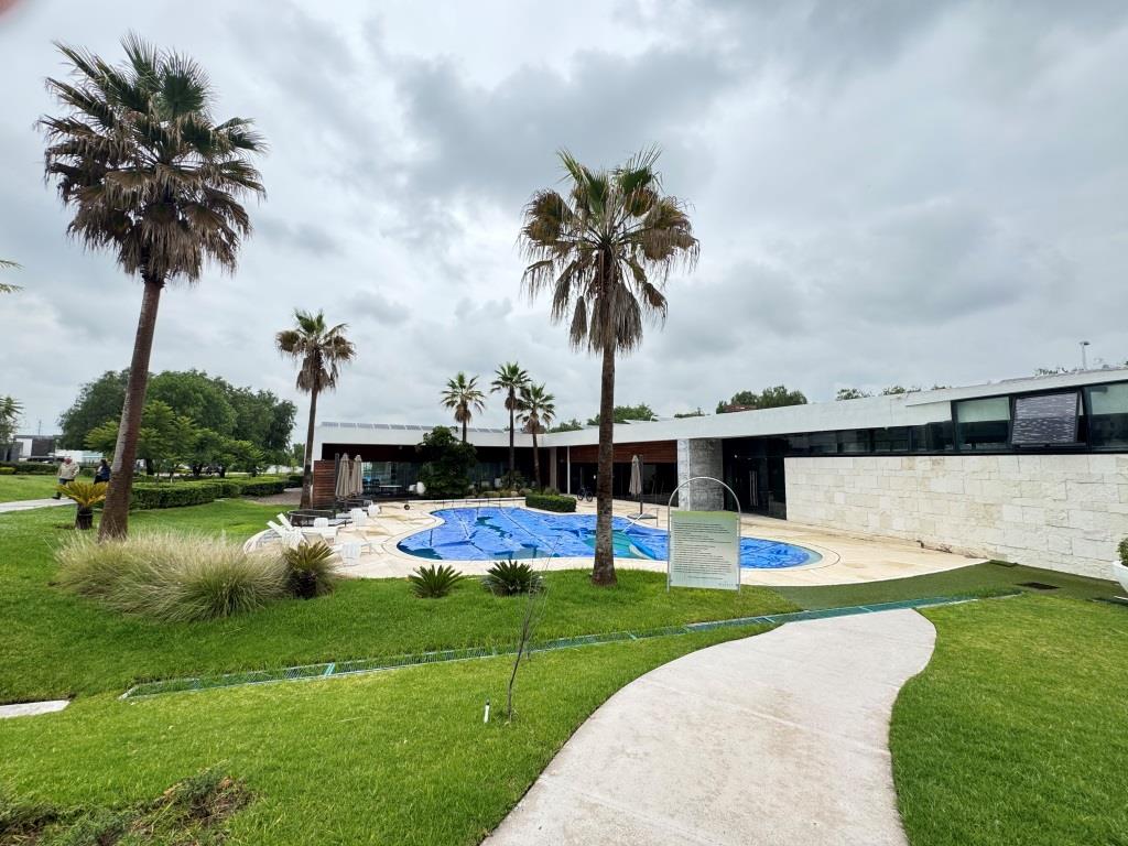 Terreno dentro de exclusivo Fracc. Residencial