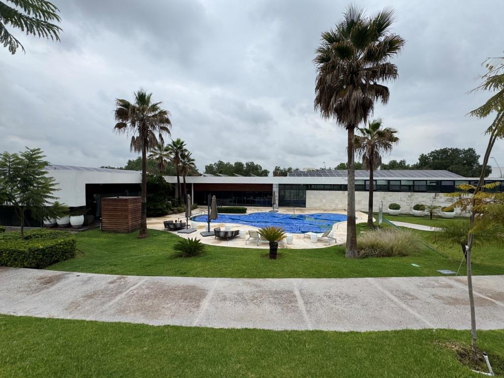Terreno dentro de exclusivo Fracc. Residencial