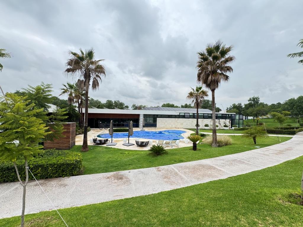 Terreno dentro de exclusivo Fracc. Residencial