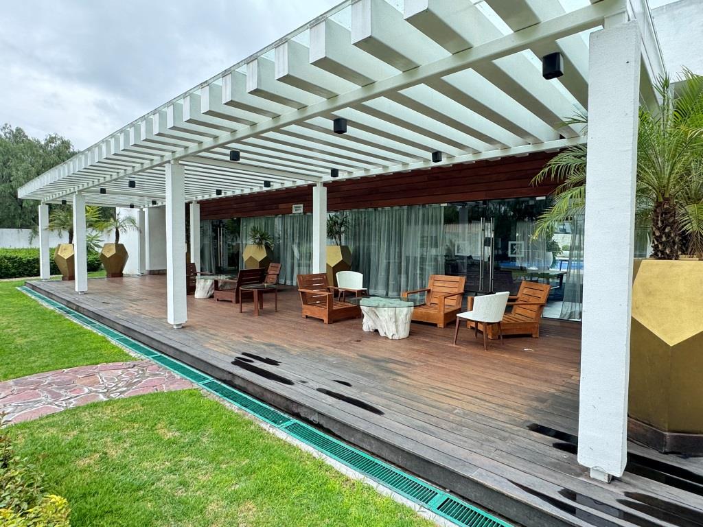 Terreno dentro de exclusivo Fracc. Residencial
