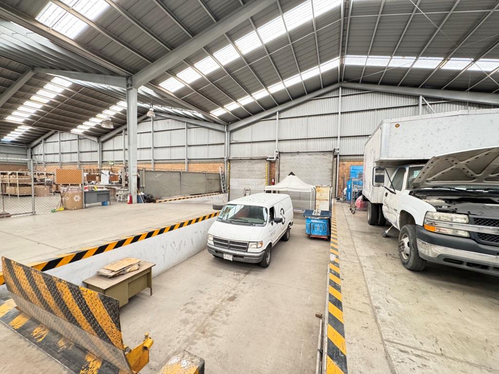 Nave industrial 2,600m2 Zona Sur