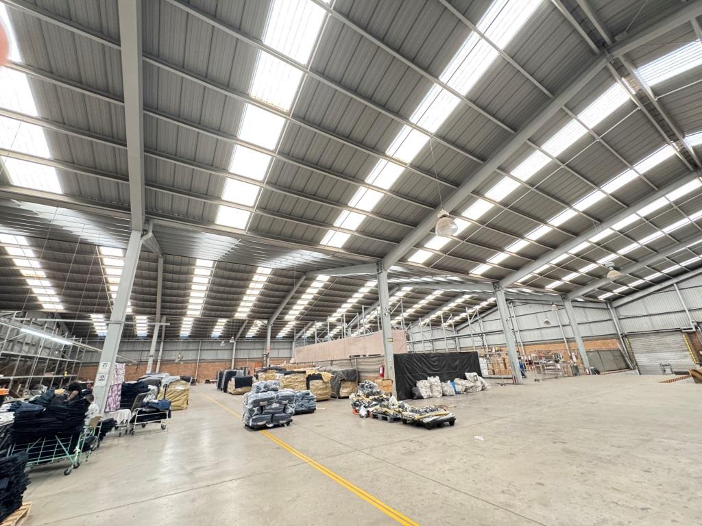 Nave industrial 2,600m2 Zona Sur