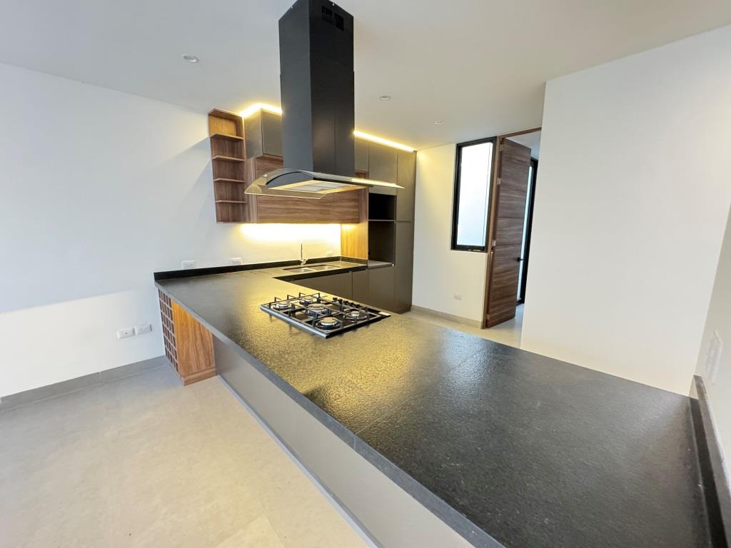 Casa nueva, zona sur, excelentes amenidades. 