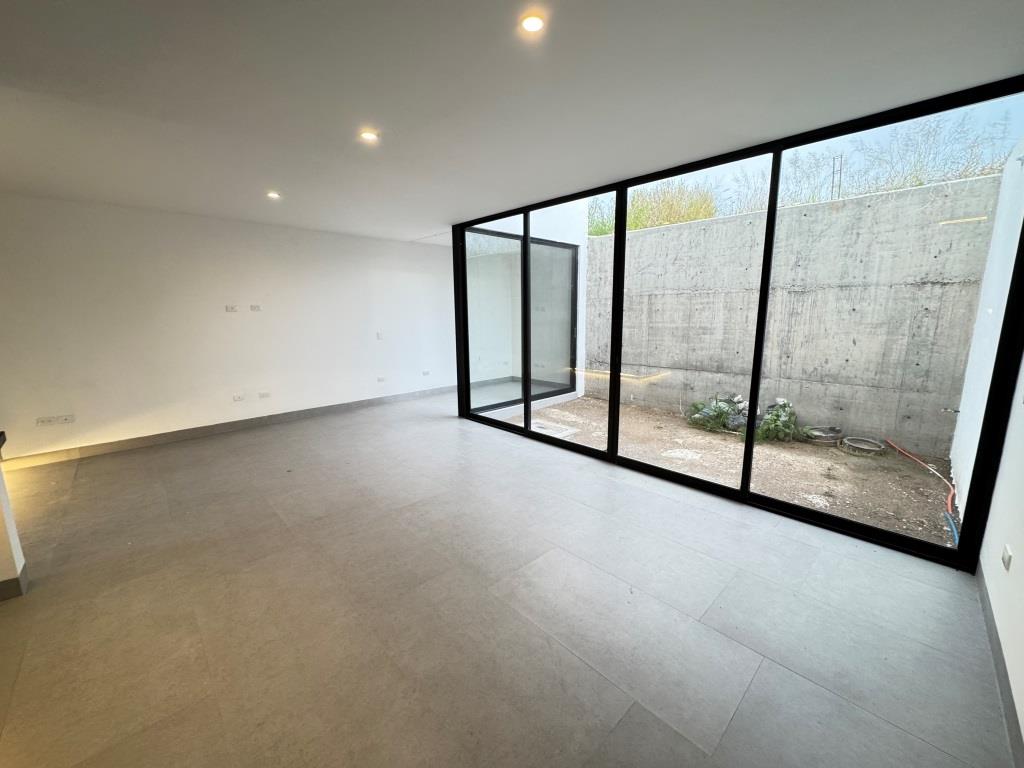 Casa nueva, zona sur, excelentes amenidades. 