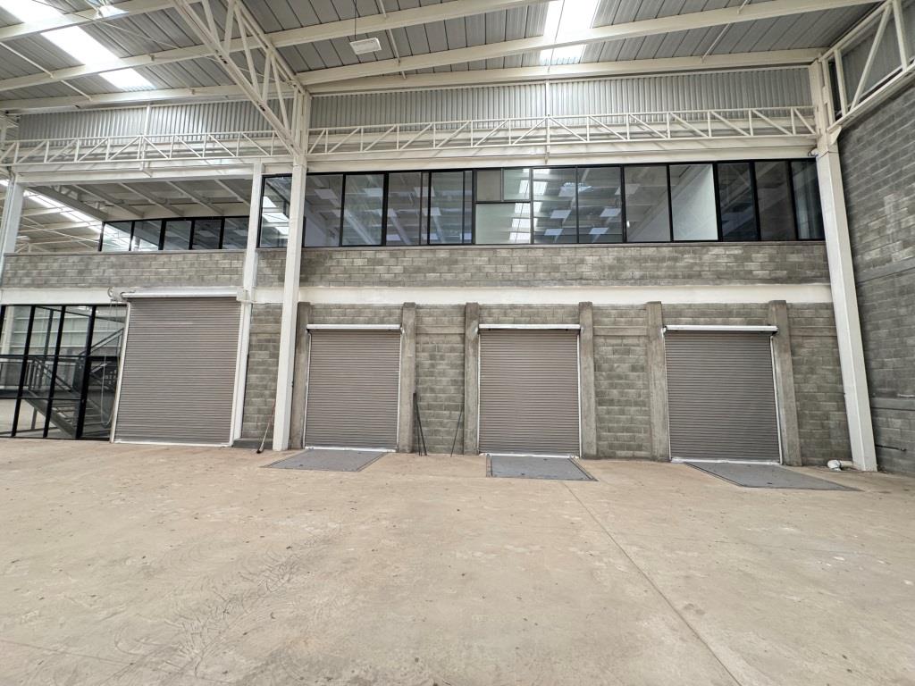 Nave industrial 4,790m2 + oficinas