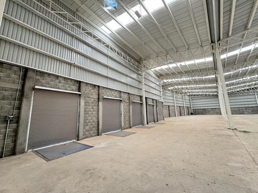 Nave industrial 4,790m2 + oficinas