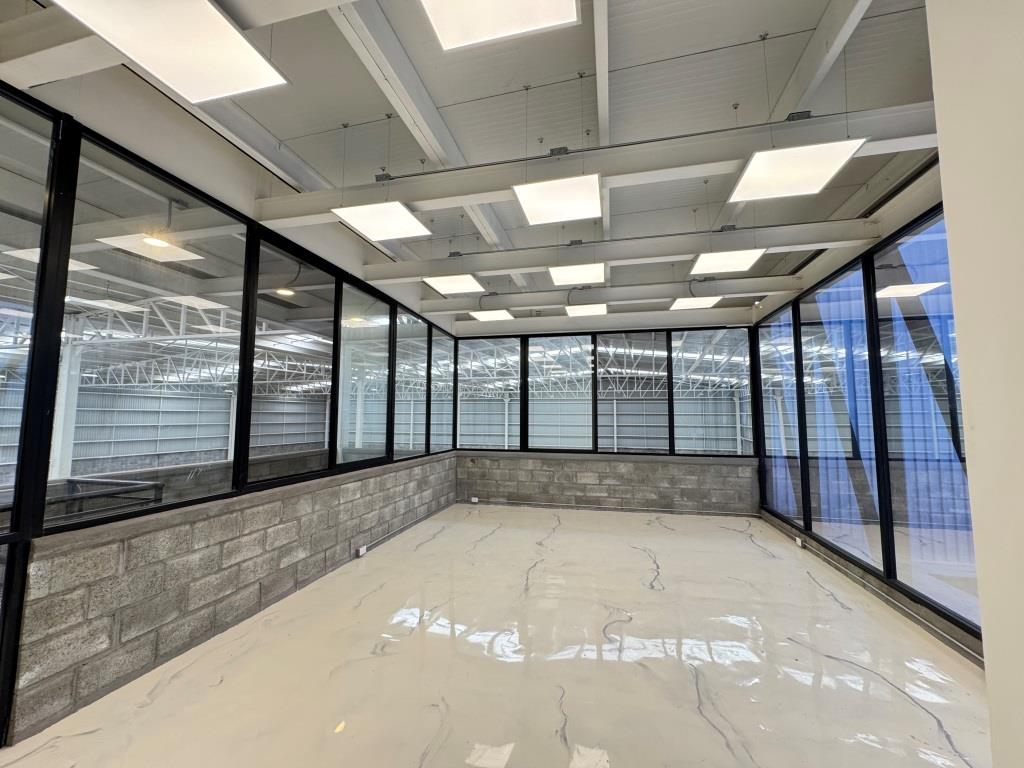 Nave industrial 4,790m2 + oficinas