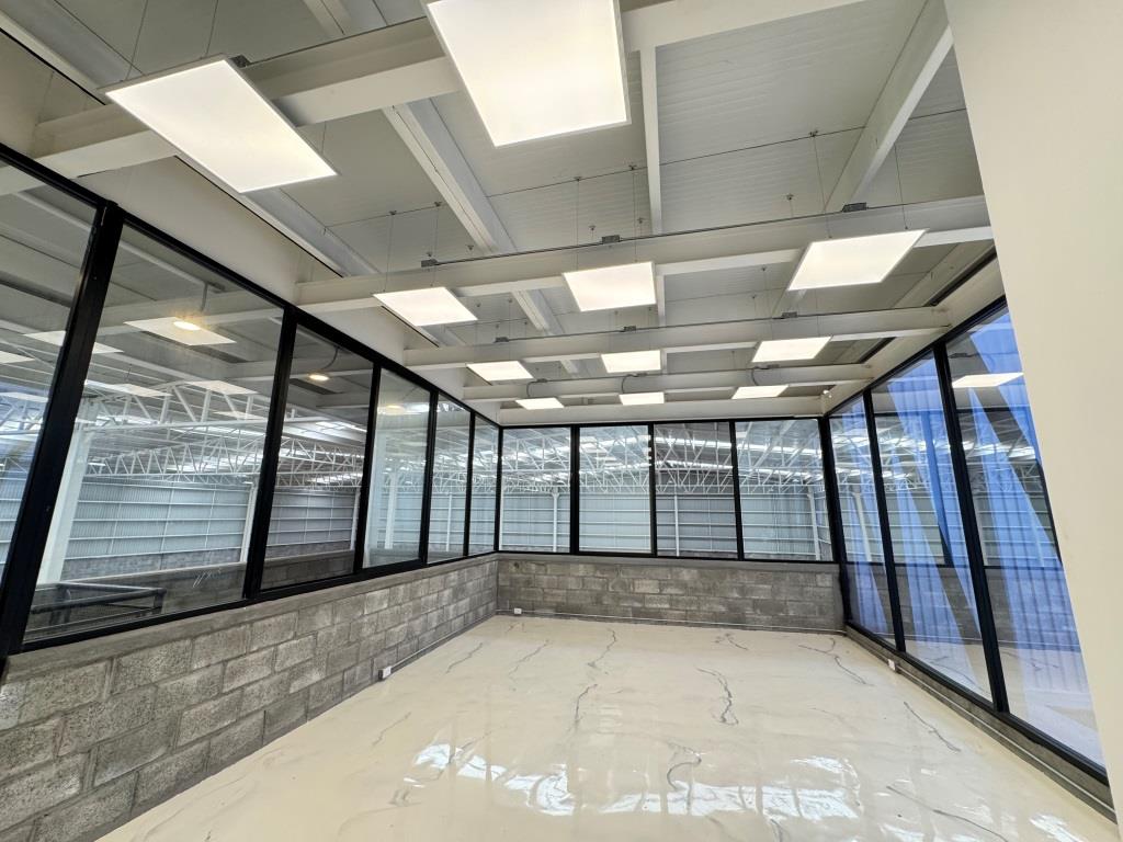 Nave industrial 4,790m2 + oficinas