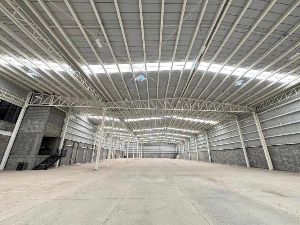 Nave industrial 4,790m2 + oficinas