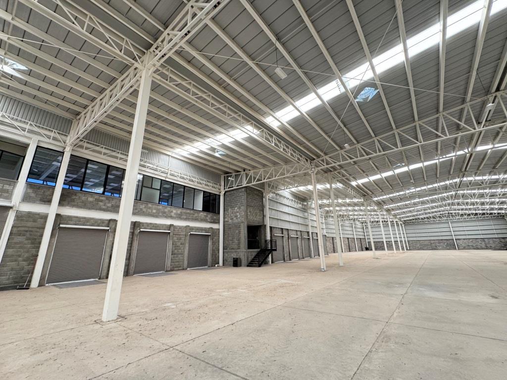 Nave industrial 4,790m2 + oficinas