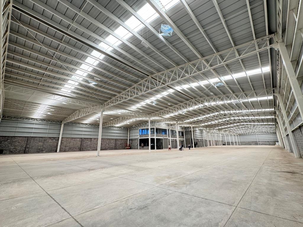 Nave industrial 4,790m2 + oficinas