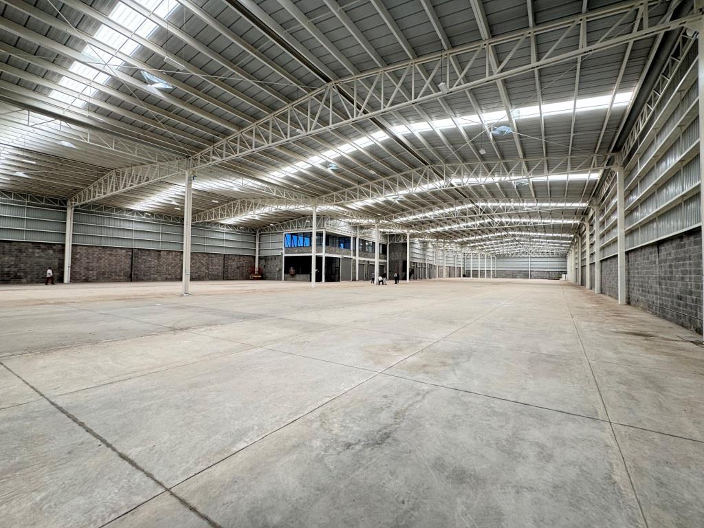 Nave industrial 4,790m2 + oficinas