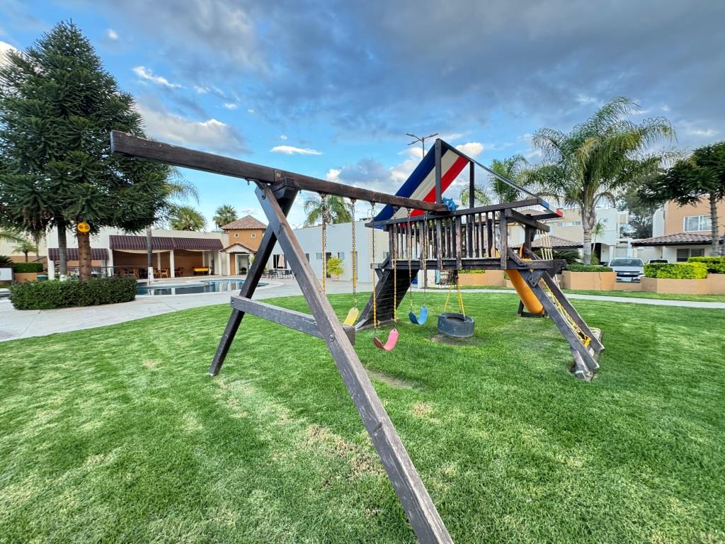 Casa en venta dentro de Fracc. con amplia casa club