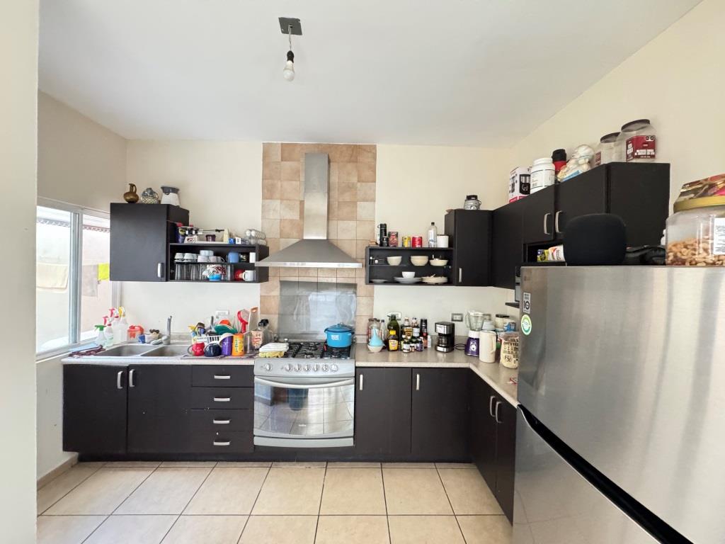 Casa en venta dentro de Fracc. con amplia casa club