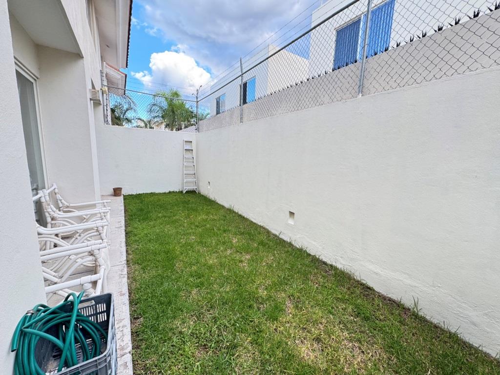 Casa en venta dentro de Fracc. con amplia casa club