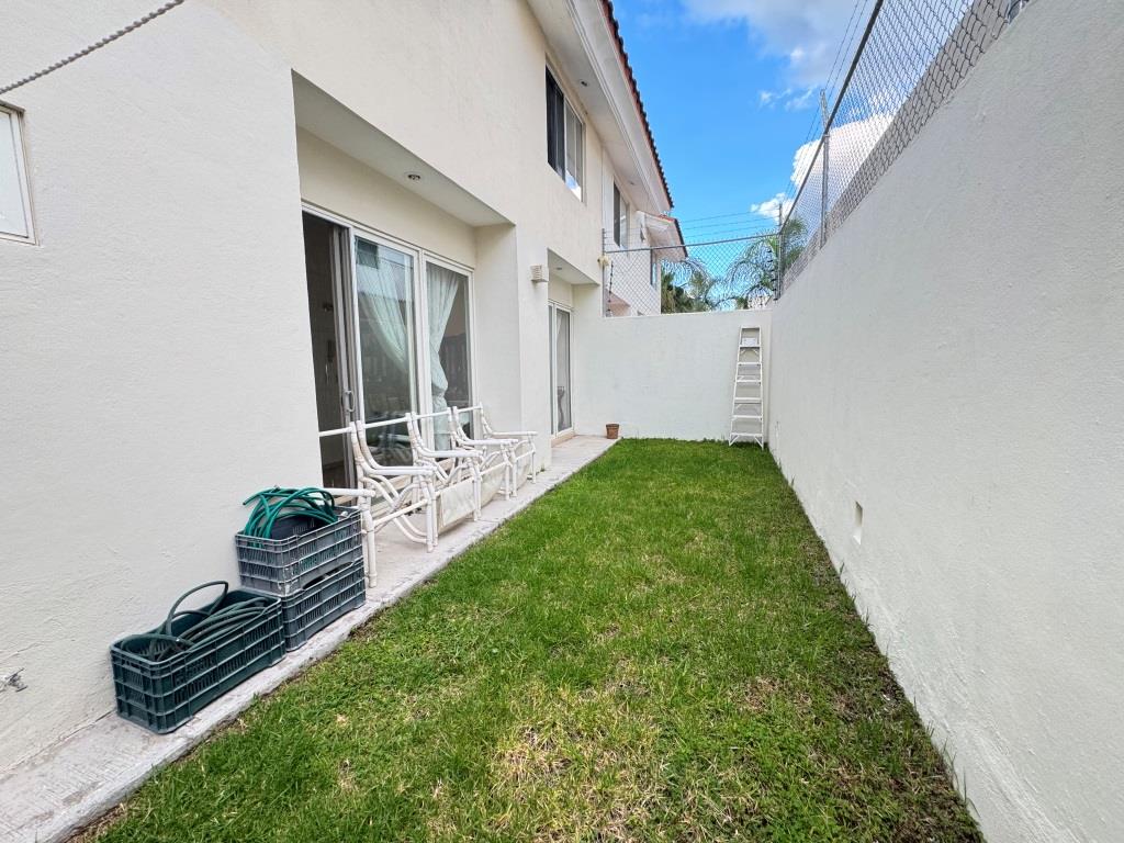 Casa en venta dentro de Fracc. con amplia casa club