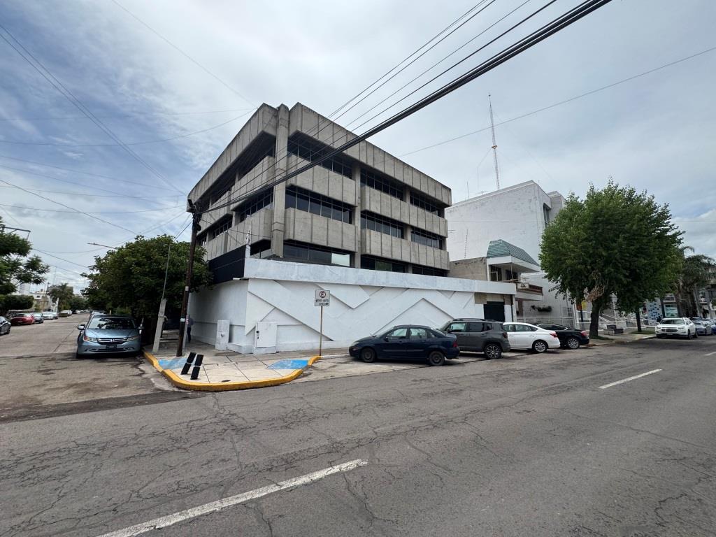 Local comercial y oficinas sobre Av Las americas