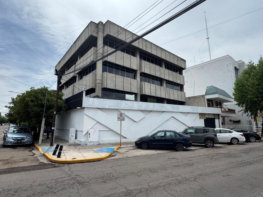 Local comercial y oficinas sobre Av Las americas