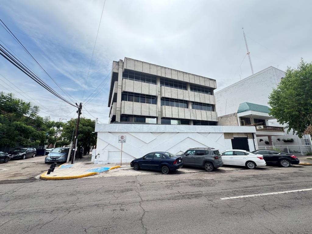 Local comercial y oficinas sobre Av Las americas