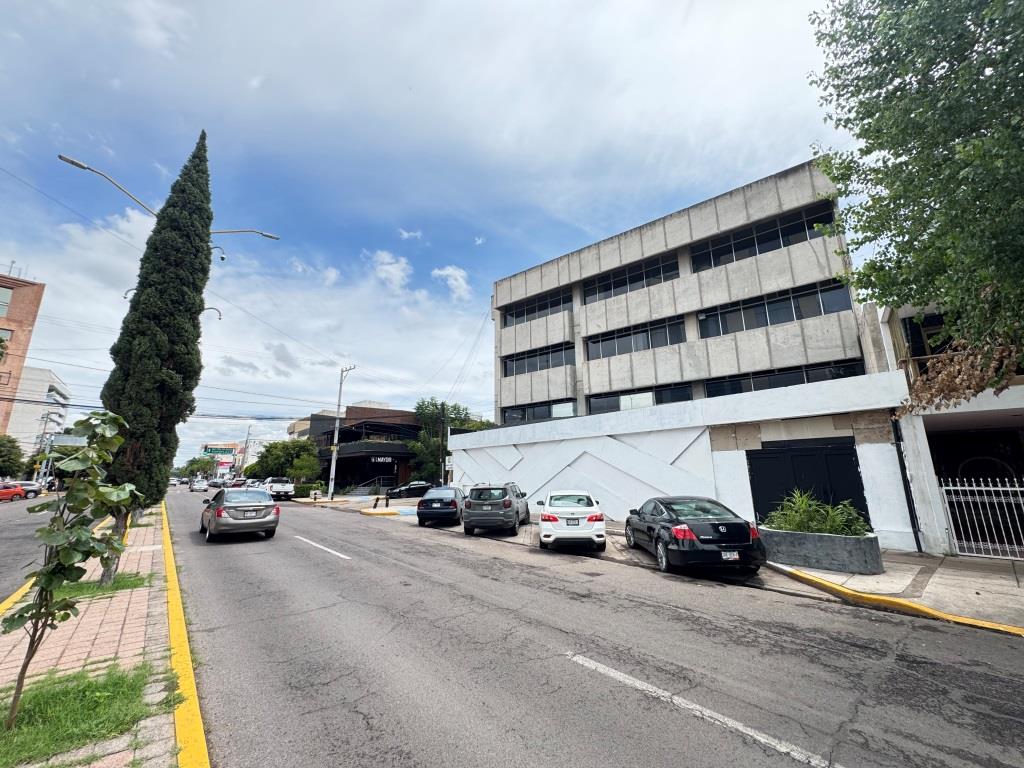 Local comercial y oficinas sobre Av Las americas