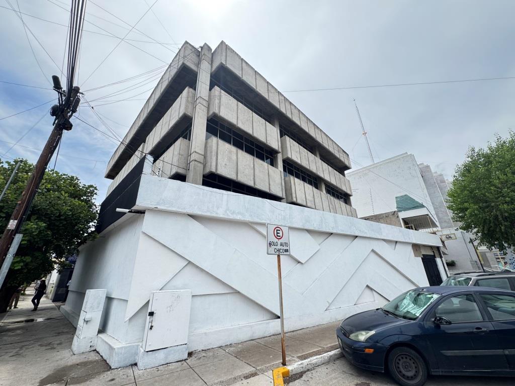 Local comercial y oficinas sobre Av Las americas