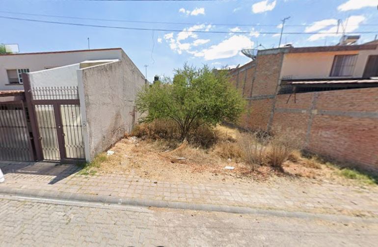 Terreno zona norte, dentro de cerrada.