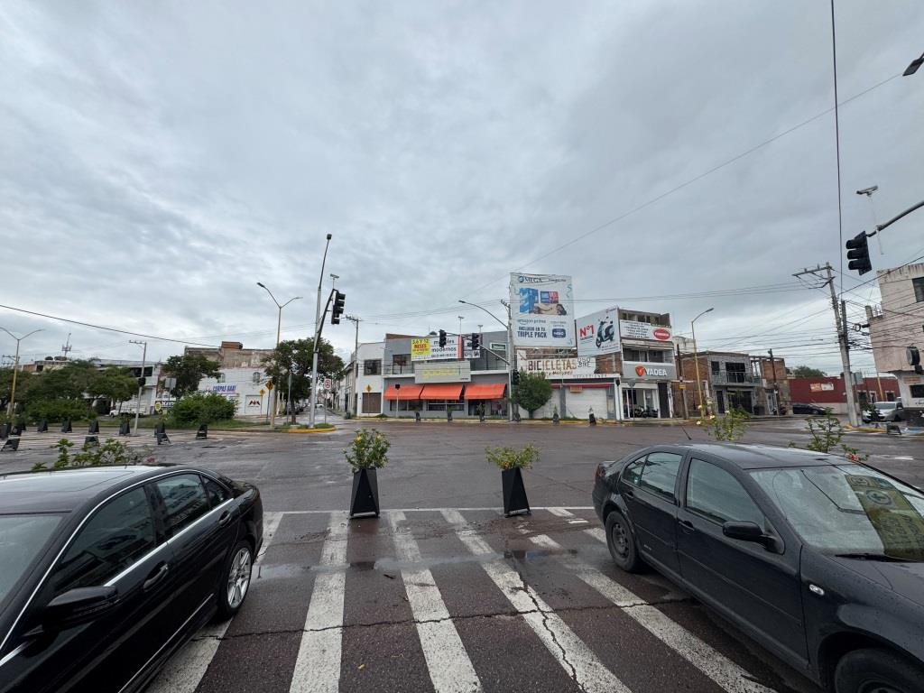 Local comercial Zaragoza y 5 de mayo