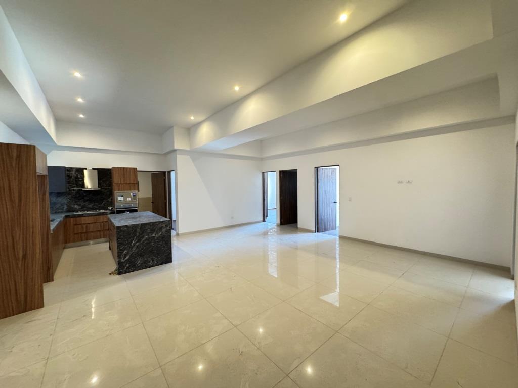 Departamento de lujo, 3 recamaras y oficina