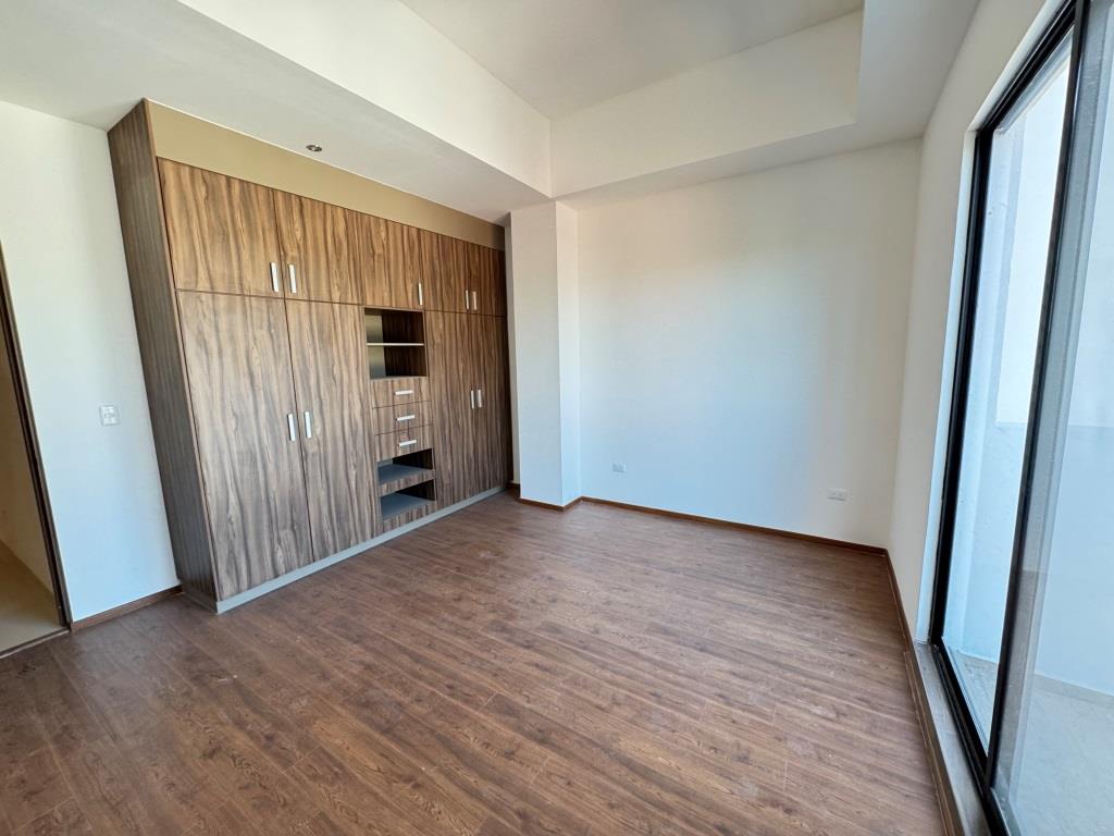 Departamento de lujo, 3 recamaras y oficina
