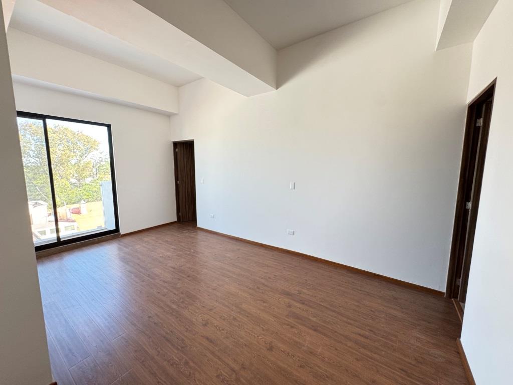 Departamento de lujo, 3 recamaras y oficina