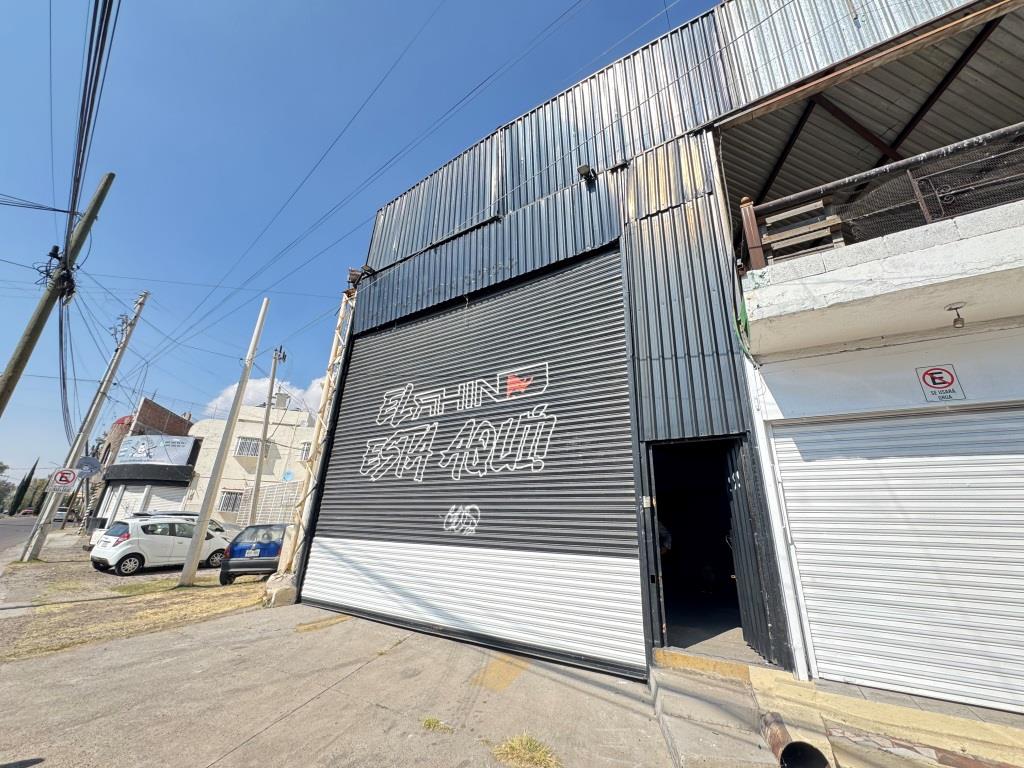 Bodega comercial sobre Avenida Juan Pablo II