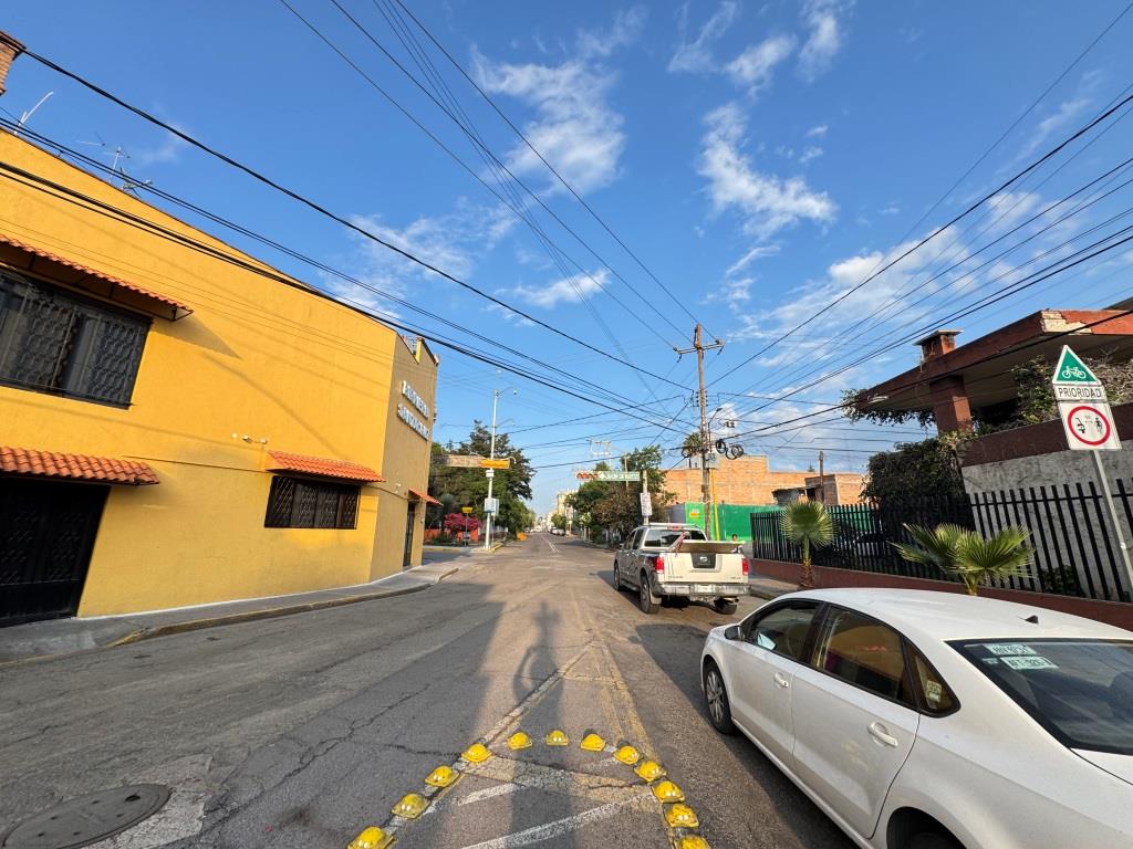 Propiedad céntrica en esquina a unos metros de Jardin de San Marcos