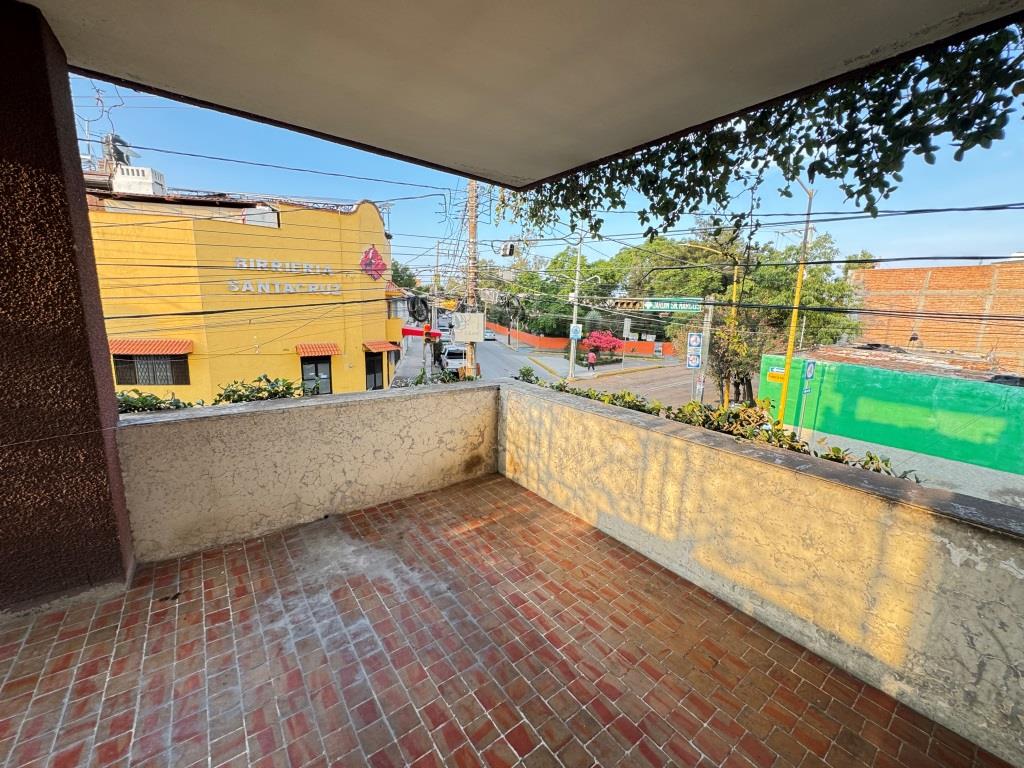Propiedad céntrica en esquina a unos metros de Jardin de San Marcos