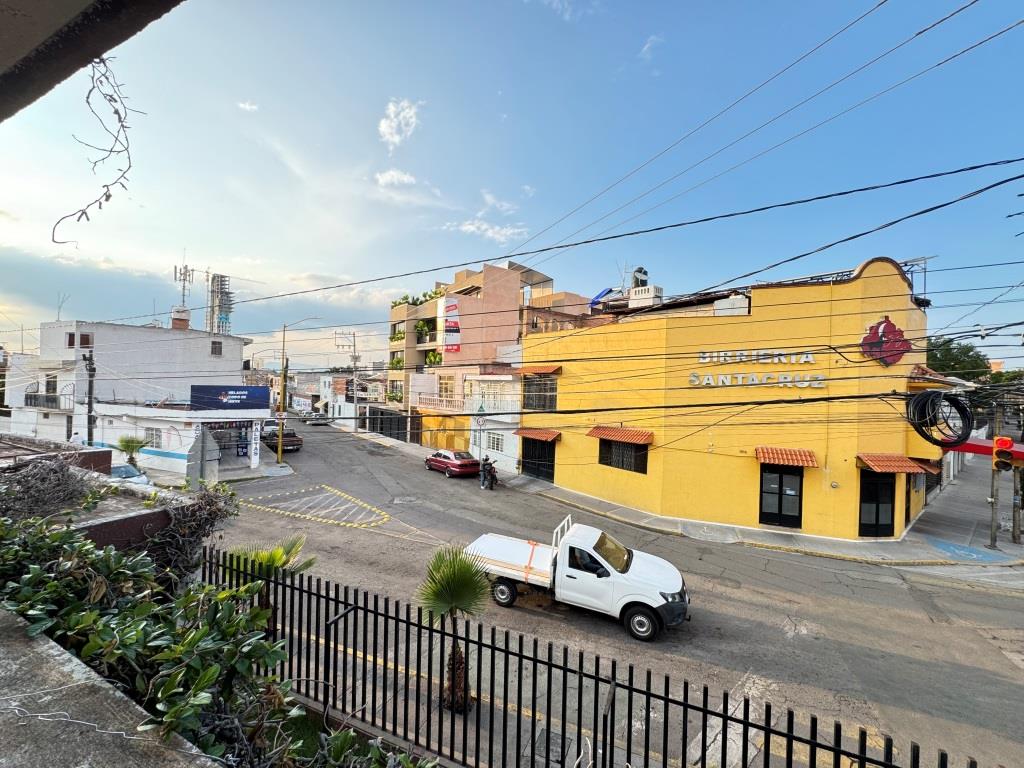 Propiedad céntrica en esquina a unos metros de Jardin de San Marcos