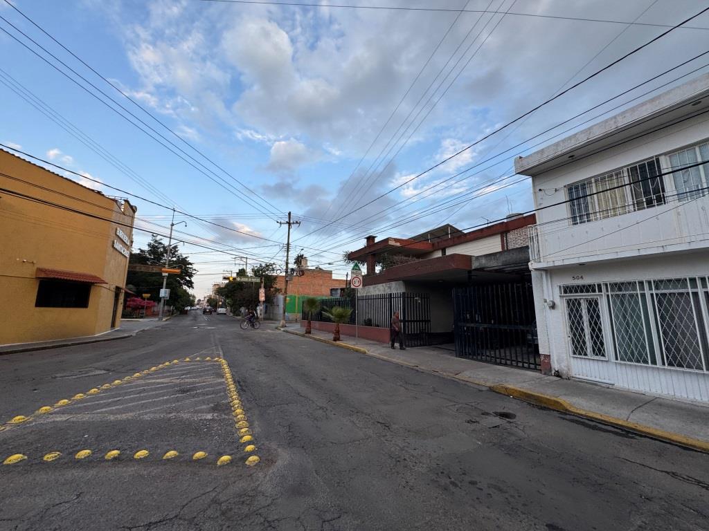 Propiedad céntrica en esquina a unos metros de Jardin de San Marcos