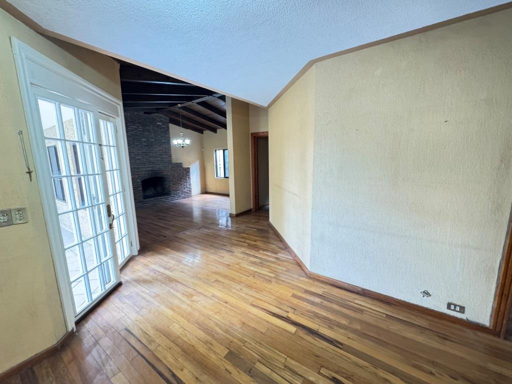 Casa dentro de exclusivo Fracc. zona Norte