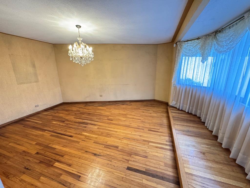 Casa dentro de exclusivo Fracc. zona Norte