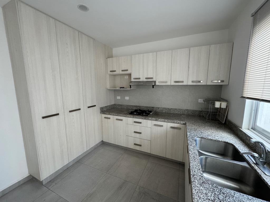 Casa dentro de privada, zona norte
