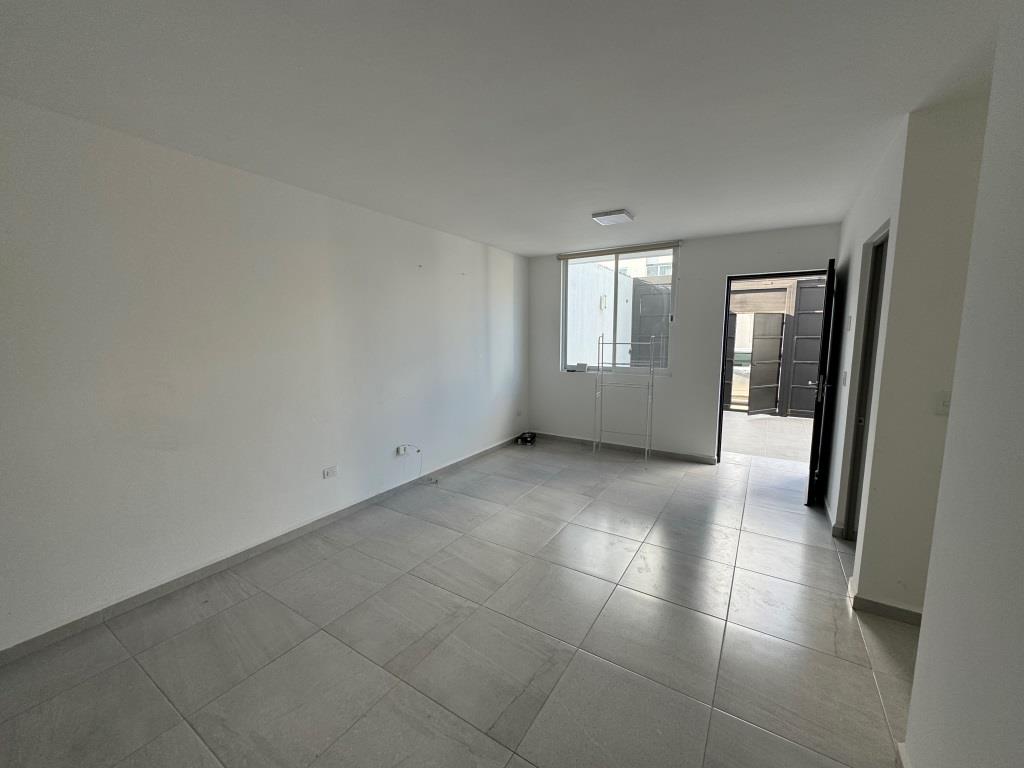 Casa dentro de privada, zona norte