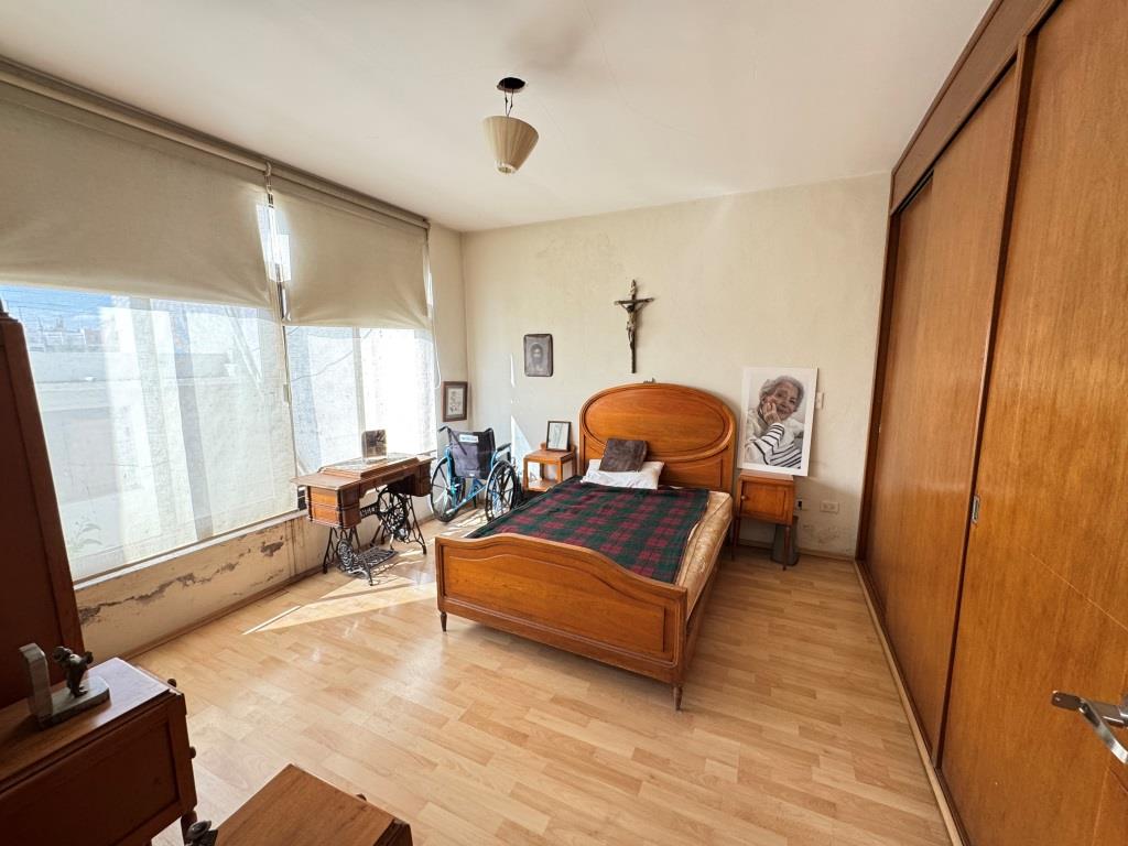 Amplia casa en 1,500m2 de terreno